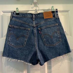 Levi Ribcage Shorts
